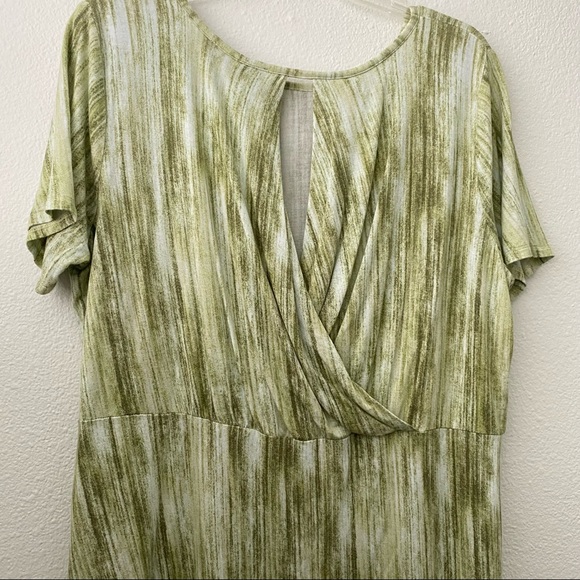 089. Lisa Rinna Collection Green Open Back Top - Picture 9 of 13